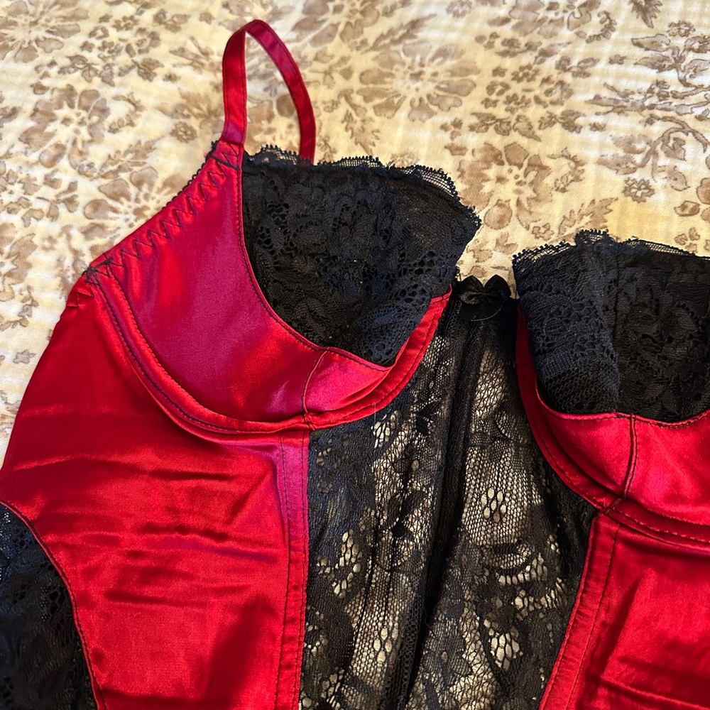 Sexy Red Lingerie Corset Frederick’s of Hollywood - Picture 4 of 10